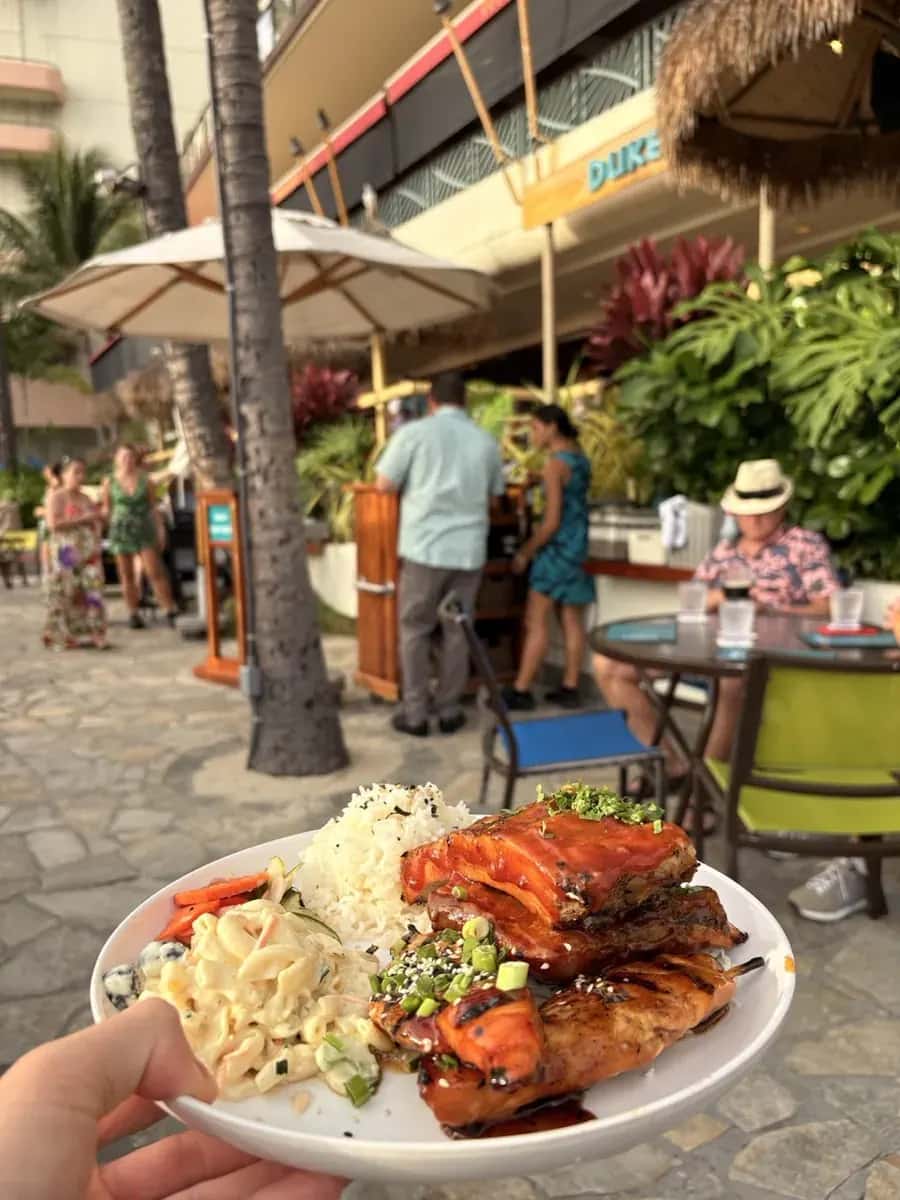 Duke's Waikiki — nearby restaurant on Oahu