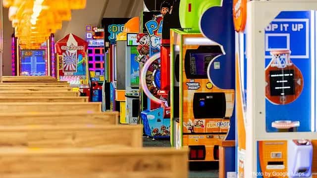 Chuck E. Cheese — nearby restaurant on Oahu