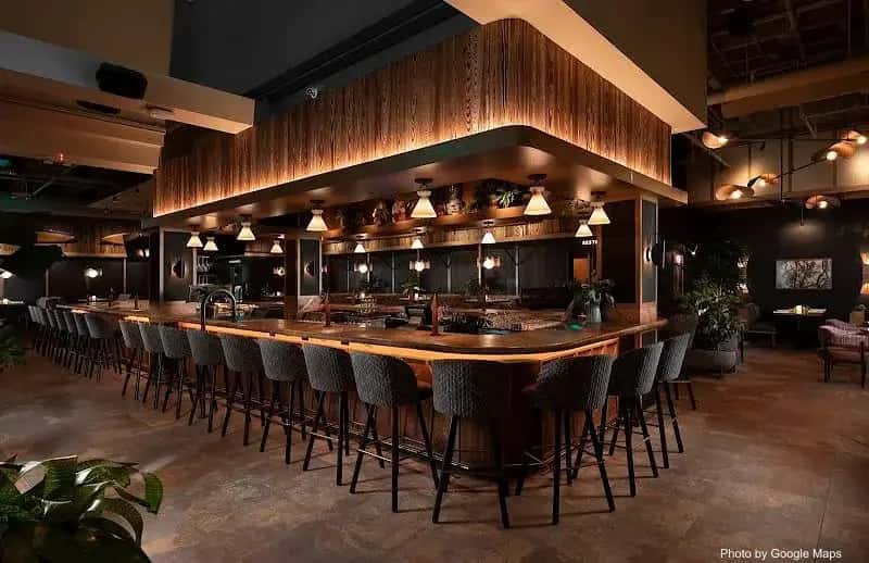 Earls Kitchen + Bar - Waikiki — nearby restaurant on Oahu
