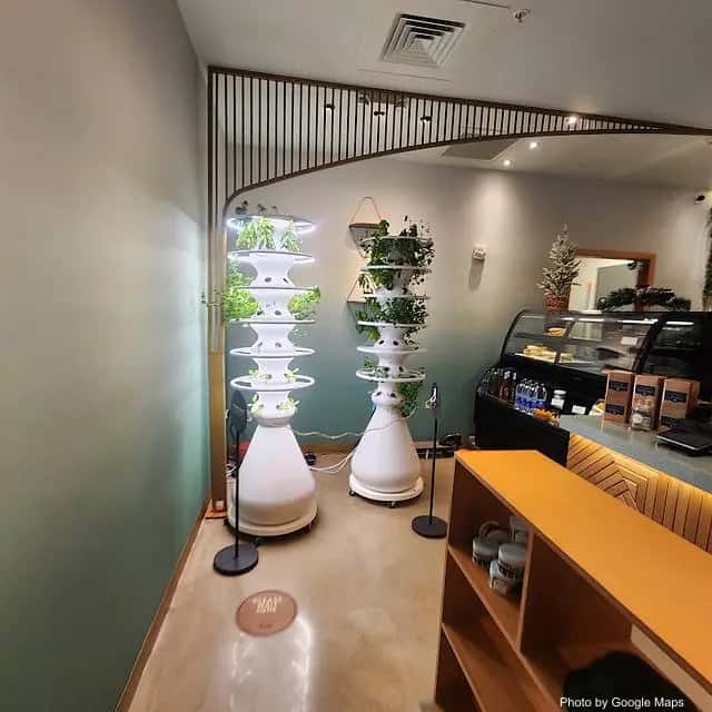 Farm To Barn Cafe & Juicery — nearby restaurant on Oahu