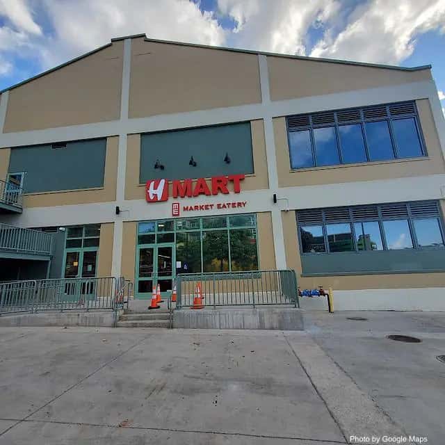 H Mart Kaka'ako — nearby restaurant on Oahu