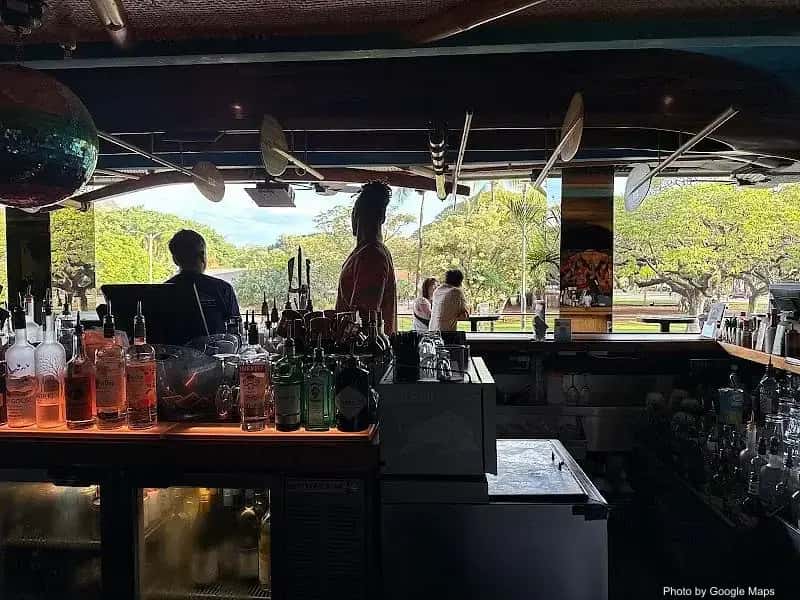 Hula’s Bar & Lei Stand — nearby restaurant on Oahu