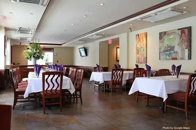 Roy's Waikiki — nearby restaurant on Oahu
