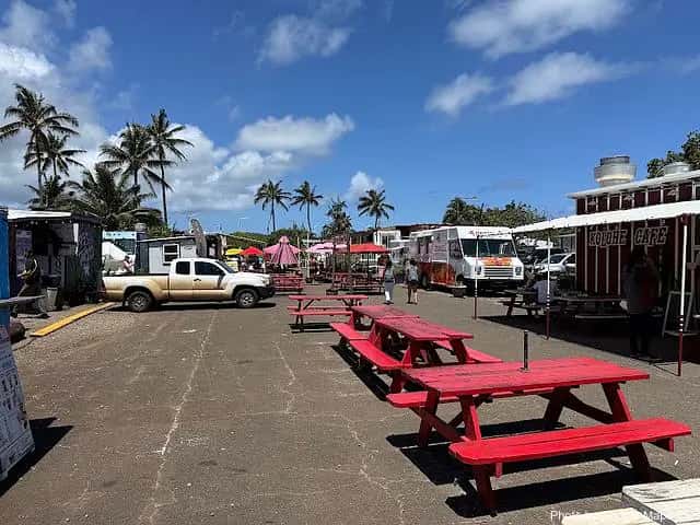 Zephanie's Pizza — nearby restaurant on Oahu