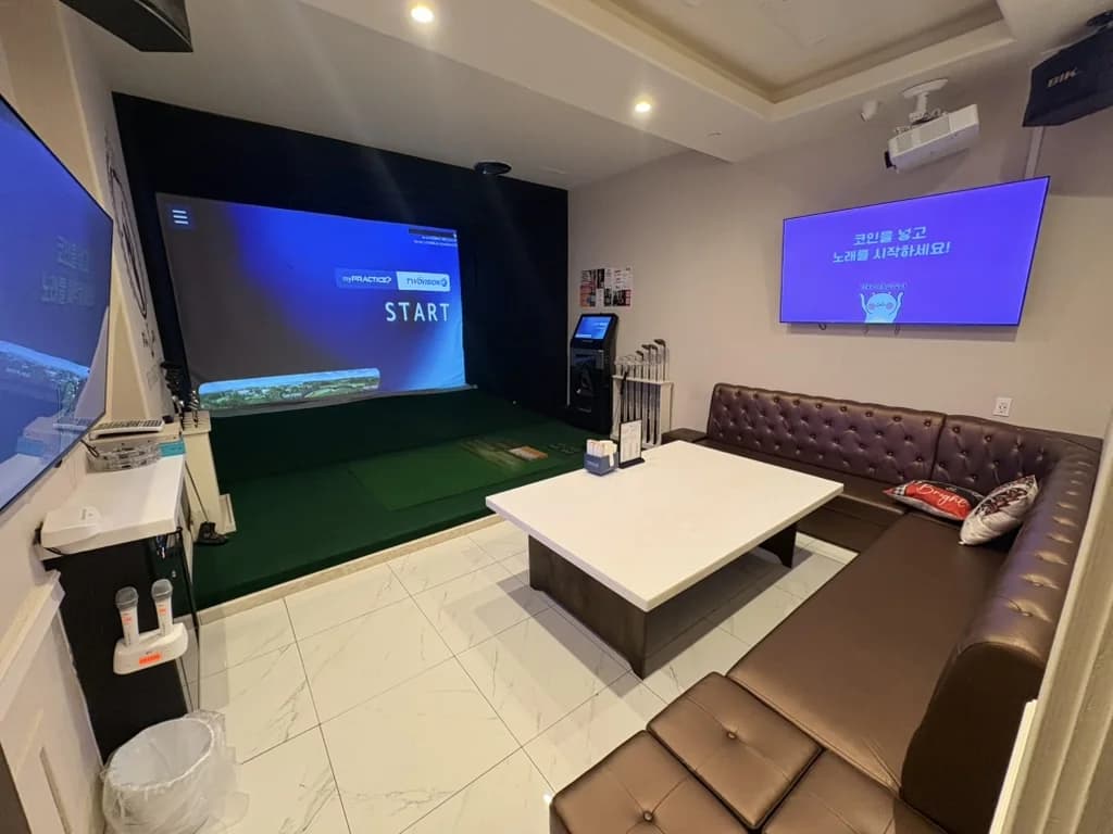 Standard Suite at Aya Golf Lounge Honolulu — private Golfzon golf simulator with karaoke setup and lounge seating, fits four