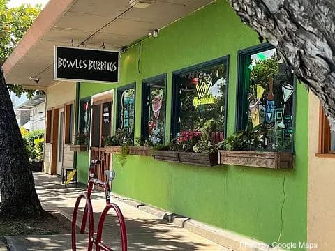 Bowles Burritos - Photo 2 of 4 | NateEatsHawaii restaurant gallery and food photos from Oahu, Hawaii