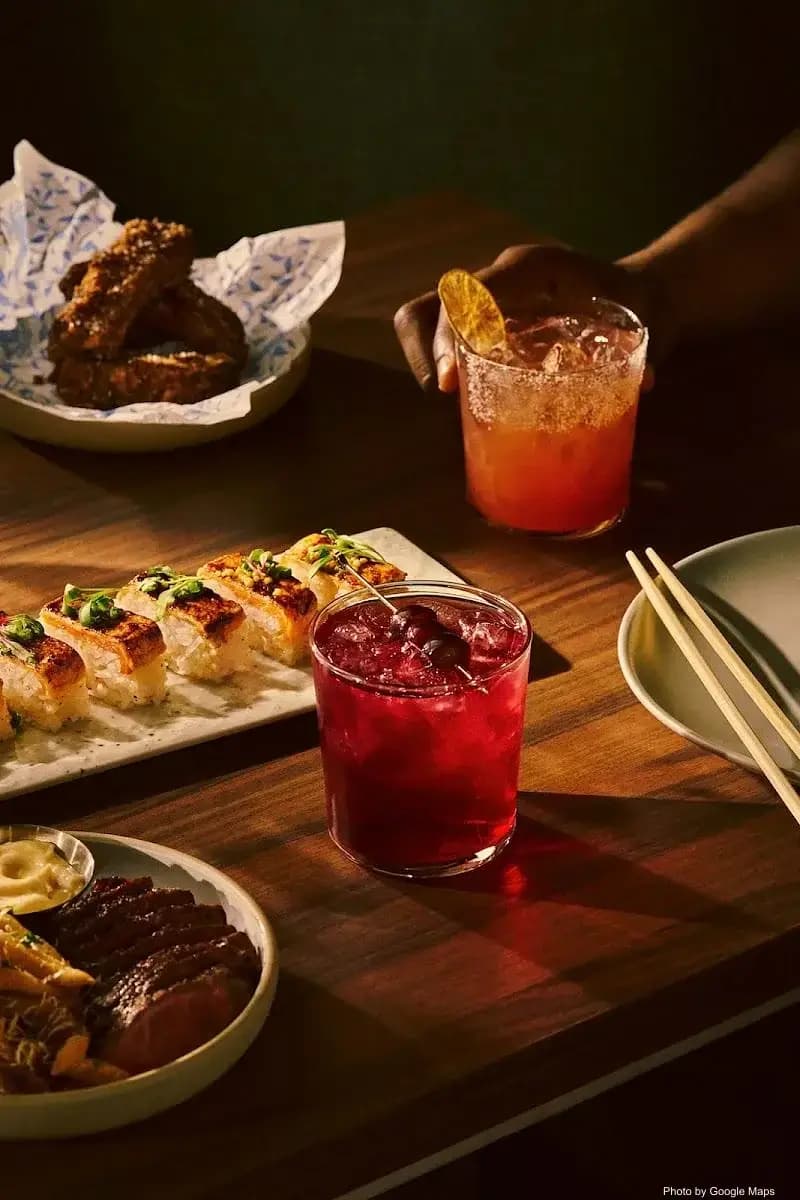 Earls Kitchen + Bar - Waikiki - Photo 2 of 5 | NateEatsHawaii restaurant gallery and food photos from Oahu, Hawaii