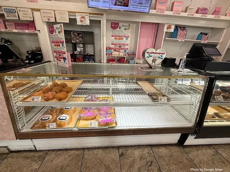 Leonard's Bakery - Photo 2 of 6 | NateEatsHawaii restaurant gallery and food photos from Oahu, Hawaii