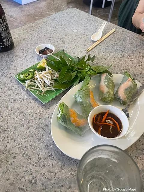 Pho Kapahulu - Photo 2 of 2 | NateEatsHawaii restaurant gallery and food photos from Oahu, Hawaii