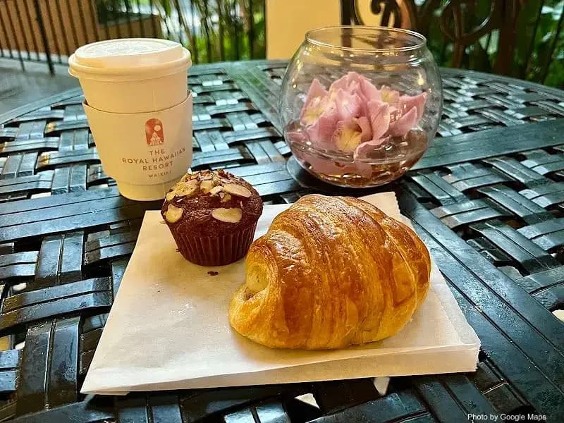 Royal Hawaiian Bakery - Photo 2 of 6 | NateEatsHawaii restaurant gallery and food photos from Oahu, Hawaii