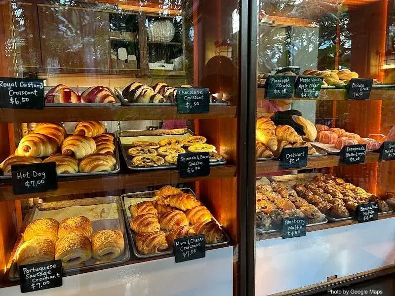 Royal Hawaiian Bakery - Photo 3 of 6 | NateEatsHawaii restaurant gallery and food photos from Oahu, Hawaii