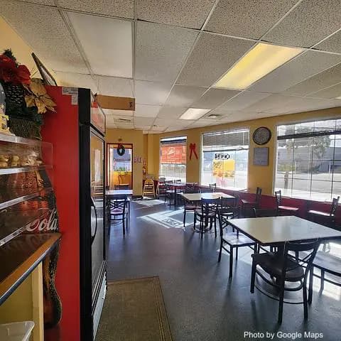 Tanya's Pies and Grill - Photo 2 of 4 | NateEatsHawaii restaurant gallery and food photos from Oahu, Hawaii