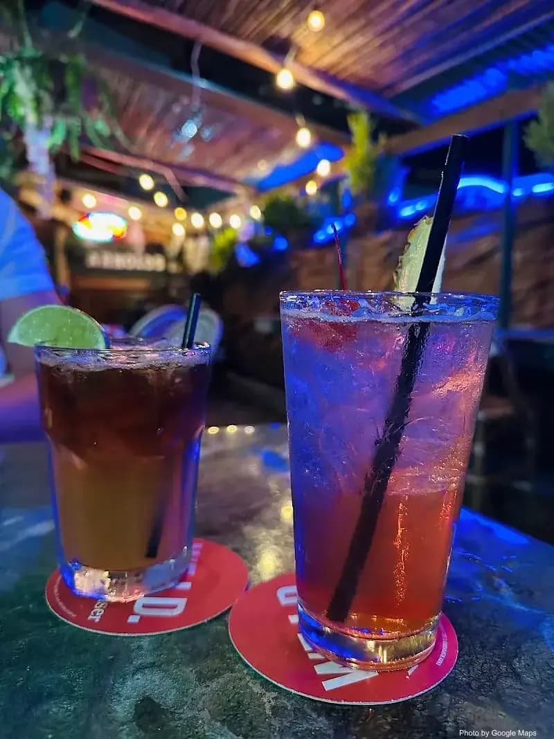 Arnold's Beach Bar - Photo 2 of 6 | NateEatsHawaii restaurant gallery and food photos from Oahu, Hawaii