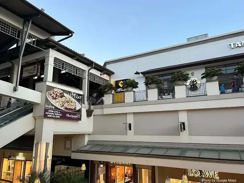 California Pizza Kitchen — nearby restaurant on Oahu