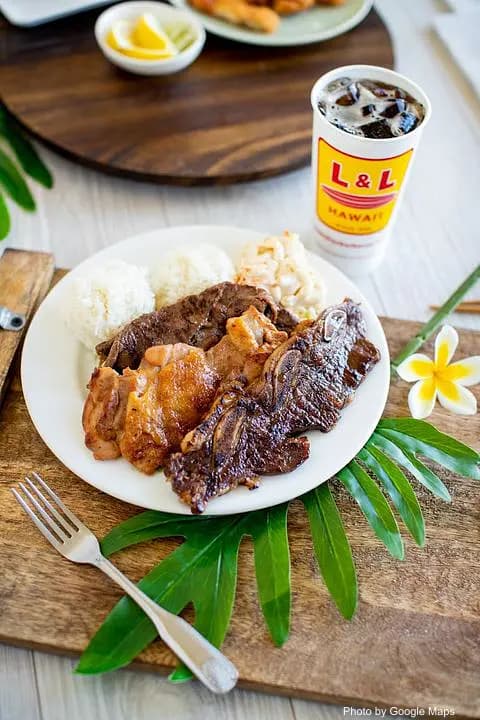 L&L Hawaiian Barbecue - Photo 3 of 4 | NateEatsHawaii restaurant gallery and food photos from Oahu, Hawaii