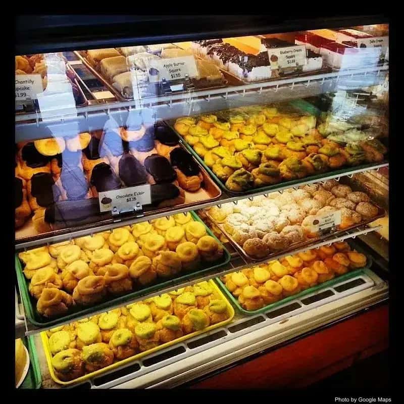 Liliha Bakery — nearby restaurant on Oahu