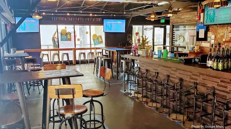 PITCH SPORTS BAR - Sushi Restaurant in Hawaii