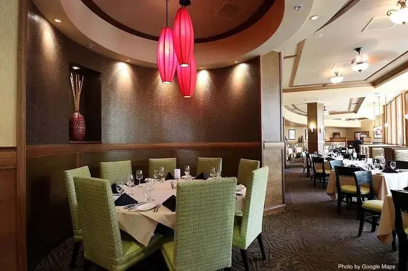 Ruth's Chris Steak House — nearby restaurant on Oahu