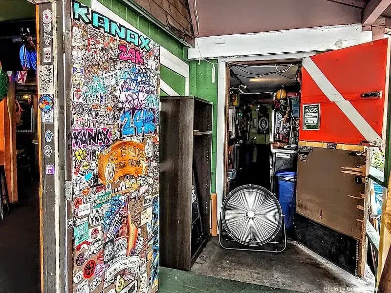 Suzie Wong's Hideaway - Bar on Oahu, Hawaii | NateEatsHawaii food review and recommendations