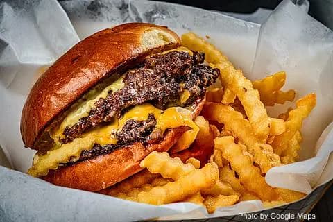 The Daley Burger - Photo 3 of 4 | NateEatsHawaii restaurant gallery and food photos from Oahu, Hawaii