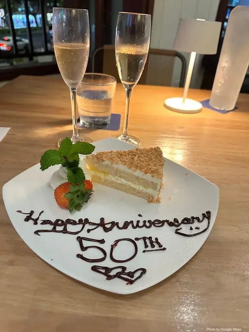 Tommy Bahama Restaurant, Bar & Store - Photo 3 of 6 | NateEatsHawaii restaurant gallery and food photos from Oahu, Hawaii