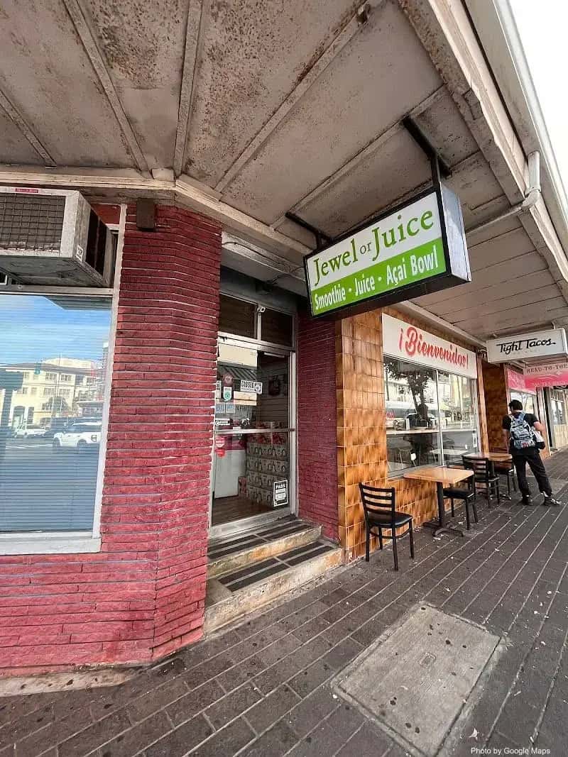 Jewel or Juice (Kaimuki) — nearby restaurant on Oahu