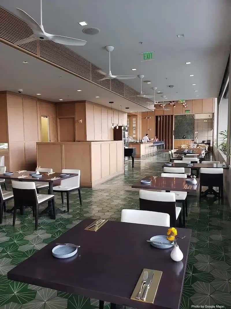 Solera — nearby restaurant on Oahu