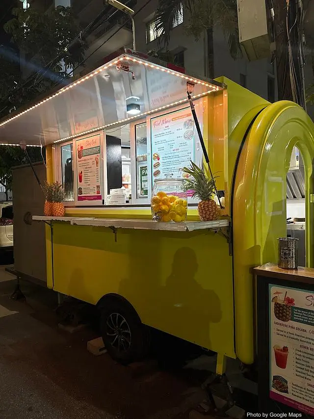 Aloha Beach Dogs & Tacos - Waikiki