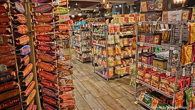 Holoholo Cafe & Market